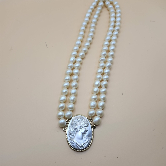 Source Unknown Jewelry - Elegant Pearl Cameo Necklace